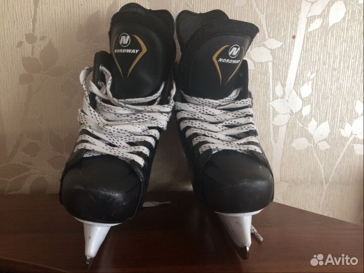 Коньки хоккейные, р.37