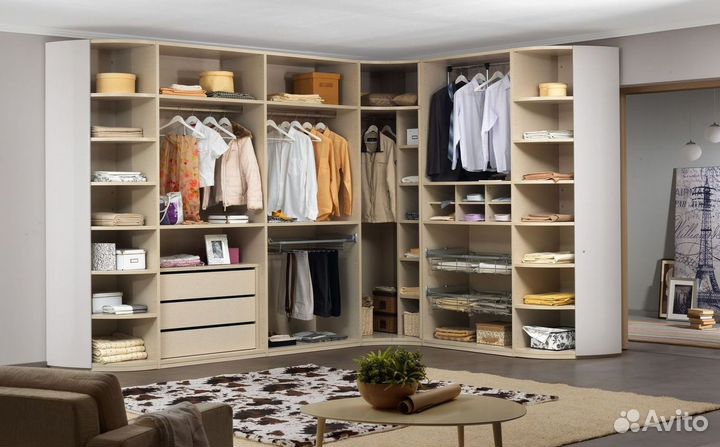 Книжный шкаф