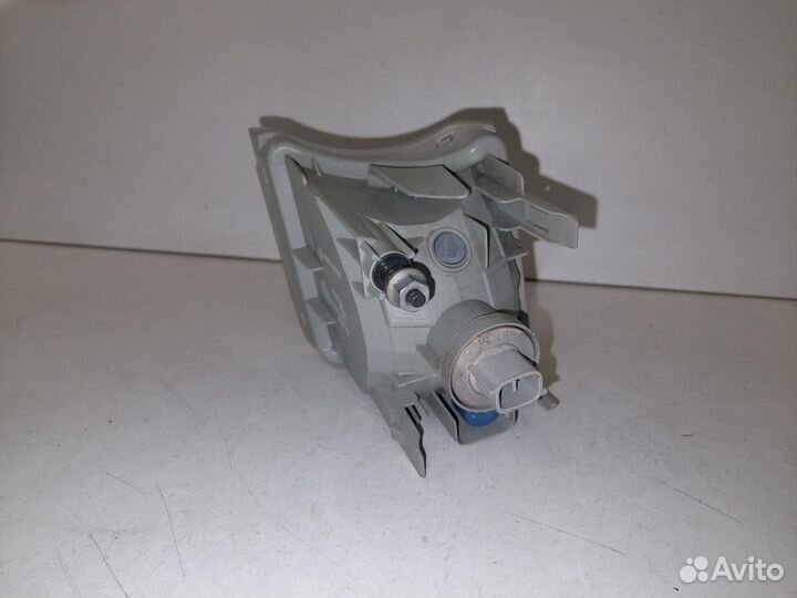 Поворотник левый Toyota Prius 3 ZVW30 81520-47010