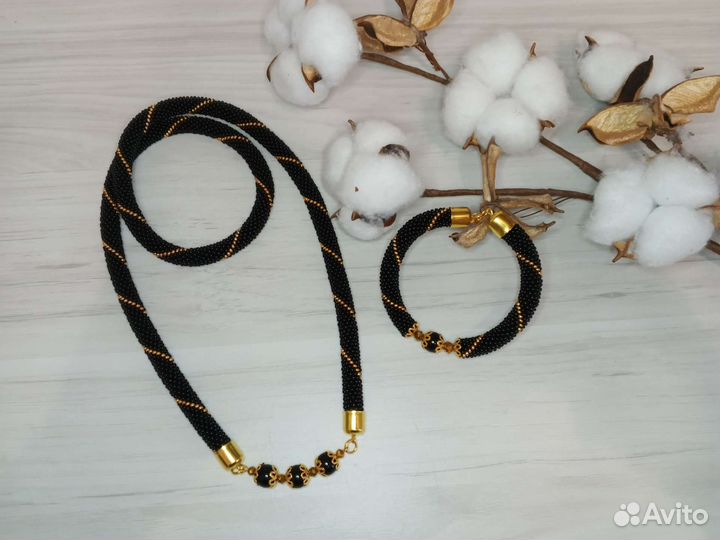Ожерелье и браслет из бисера