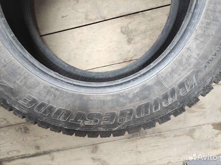 Bridgestone Ice Cruiser 7000 215/65 R16 98H