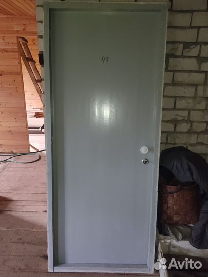 Дверь входная деревянная с коробкой бу