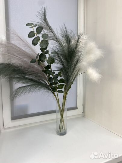 Ваза с веточками интерьерная