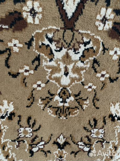 Ковер бежево коричневый с узором. 1,8 х 2,6