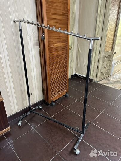 Вешалка напольная металлическая