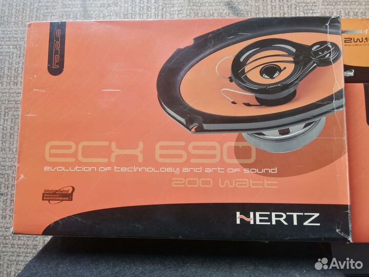 Продаётся комплект автомобильной акустики и пятика