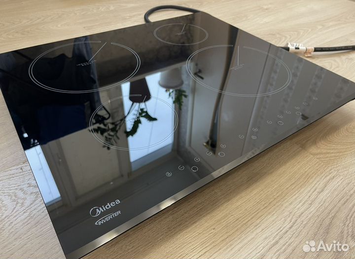 Индукционная плита Midea