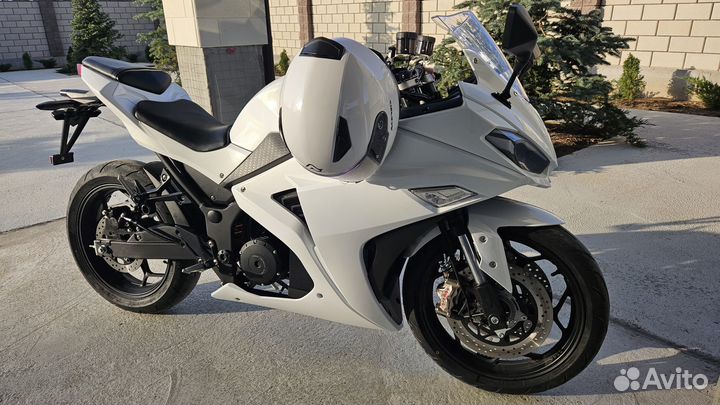 Электро мотоцикл Yamaha R3