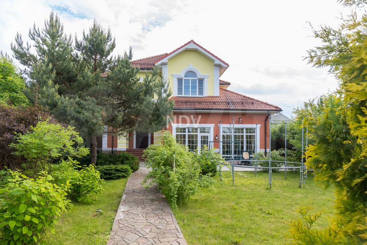 Дом 530,1 м² на участке 18 сот.