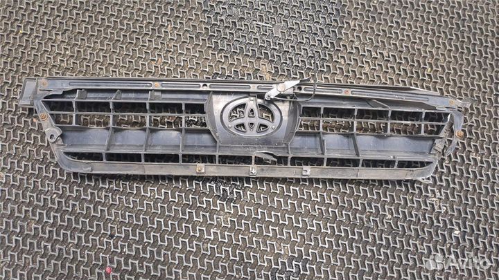 Решетка радиатора Toyota 4 Runner, 2004