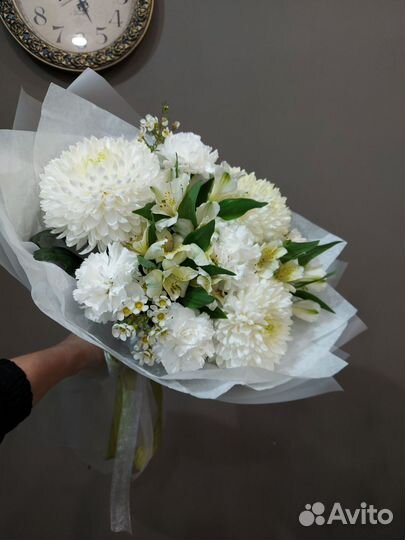 Букет из хризантем с альстромериями