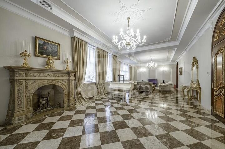 Дом 750 м² на участке 14 сот.