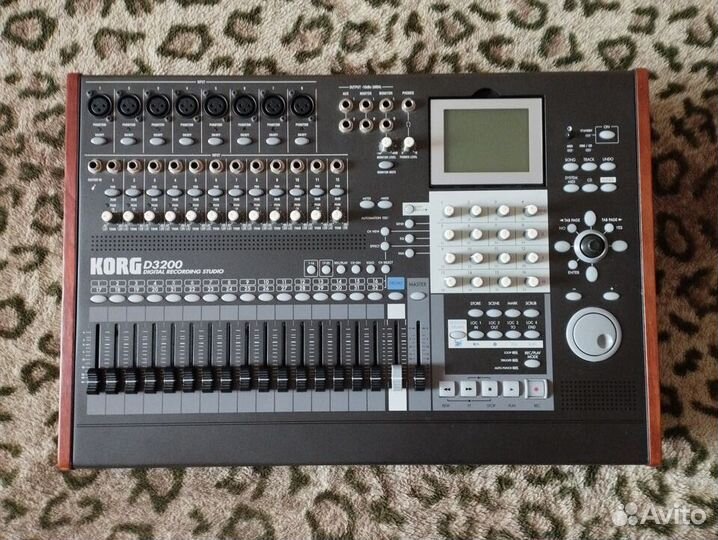 Цифровая портостудия Korg D3200 (с сумкой)