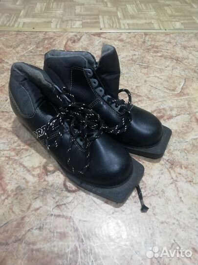 Лыжные ботинки