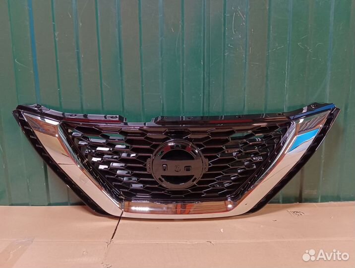 Решетка радиатора Nissan Qashqai 2