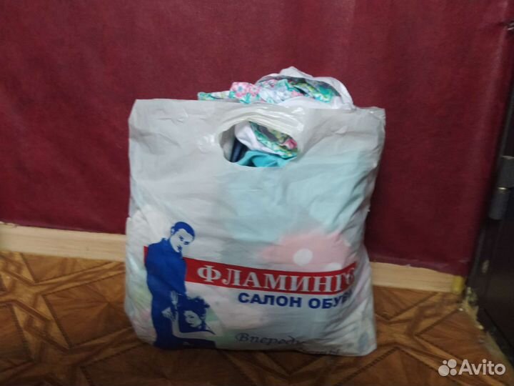 Пакет с детскими вещами