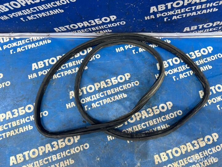 Уплотнительная резинка багажника Mitsubishi Lancer