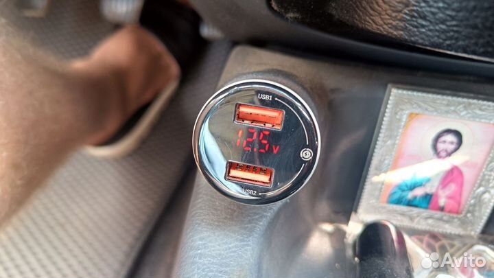 Автомобильное зарядное устройство baseus