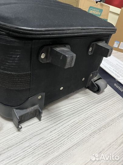 Чемодан сломана 1 ножка