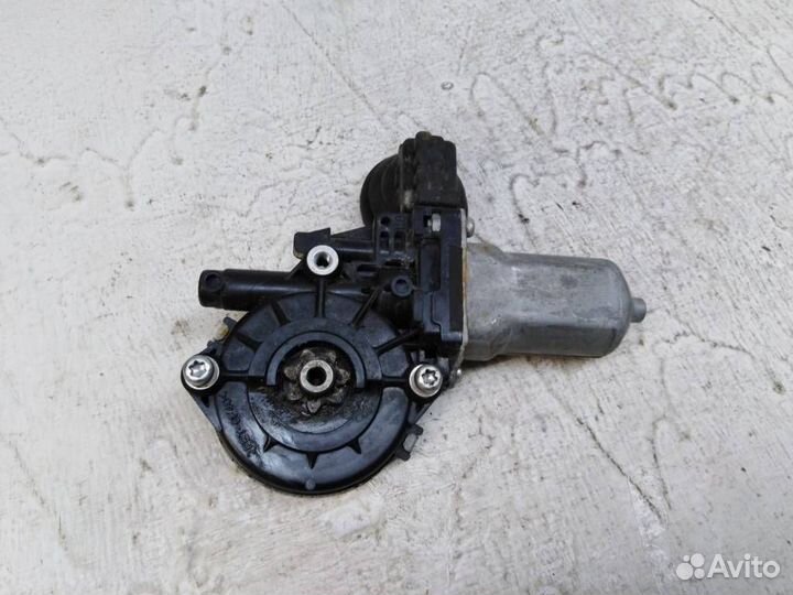 Моторчик переднего левого стеклоподъемника