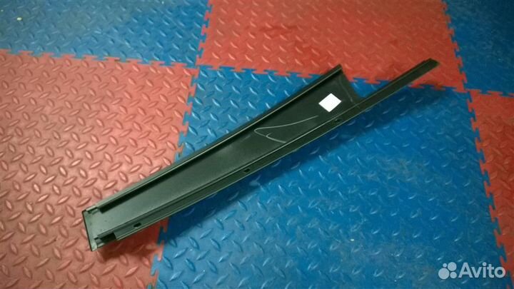 Накладка центральной стойки двери задней левой BM