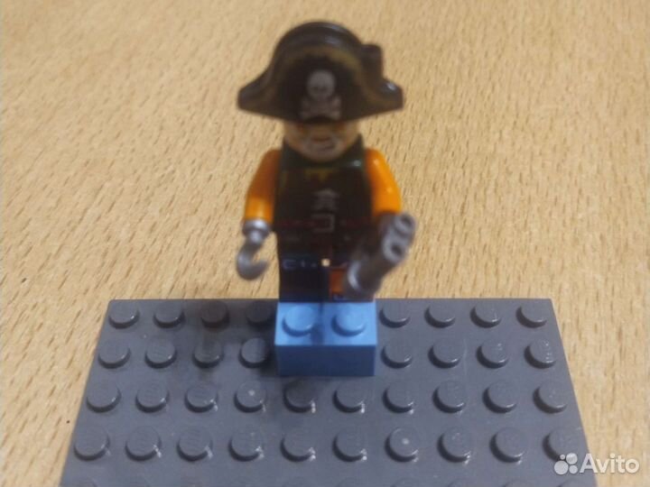 Lego фигурки на выбор