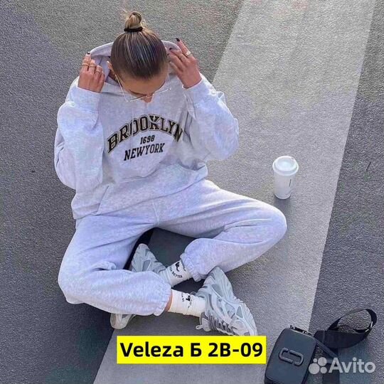 Женский спортивный костюм