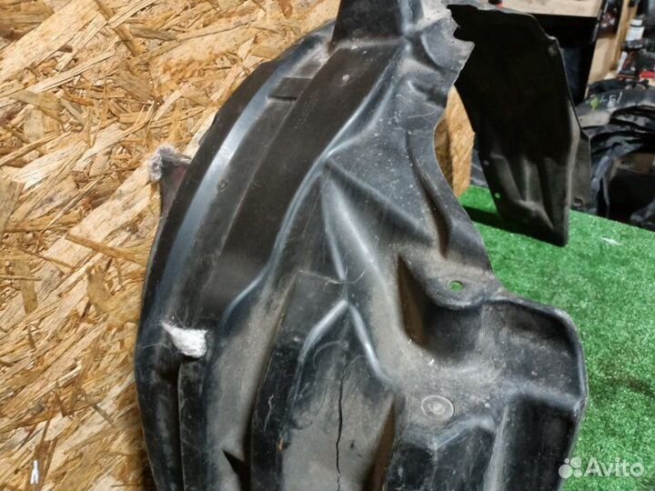 Защита арок (подкрылок) передняя правая Mitsubishi