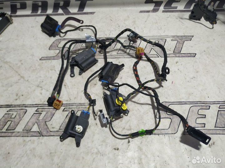 Сервопривод заслонки печки Volkswagen Tiguan 1