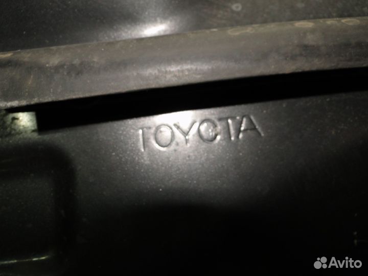 Капот Toyota Prius 20 2007 1.5