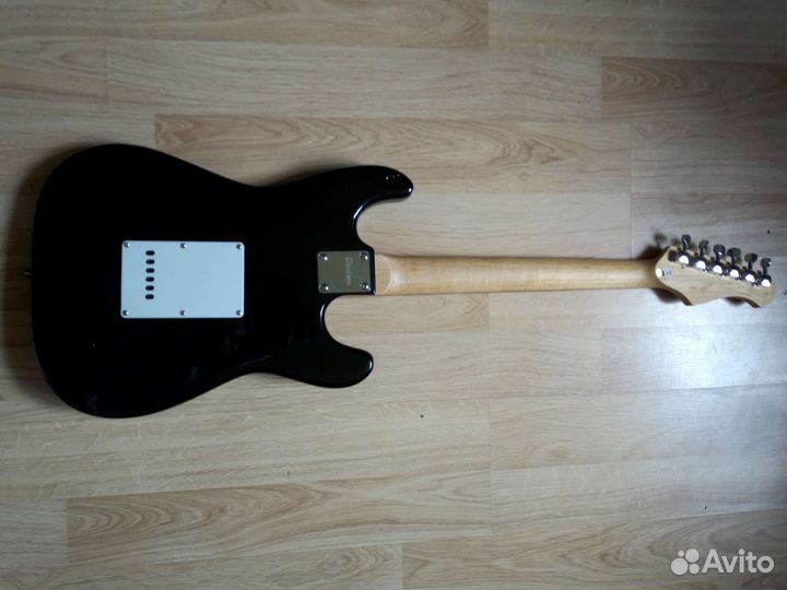 Электрогитара леворукая