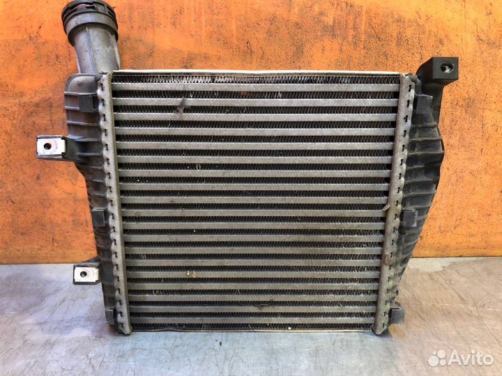 Интеркулер правый Volkswagen Touareg 2 2010-2018