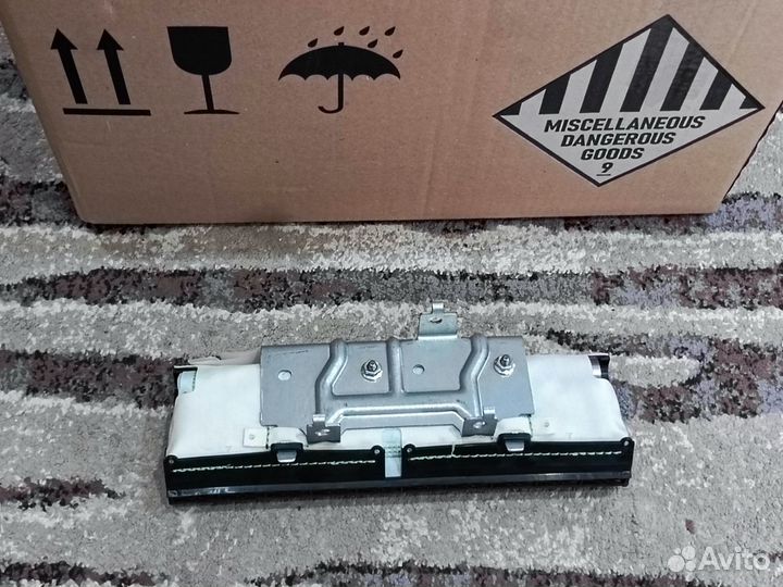 Новая подушка безопасности колен Skoda Octavia A8