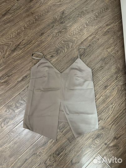 Топ с разрезом Gate31