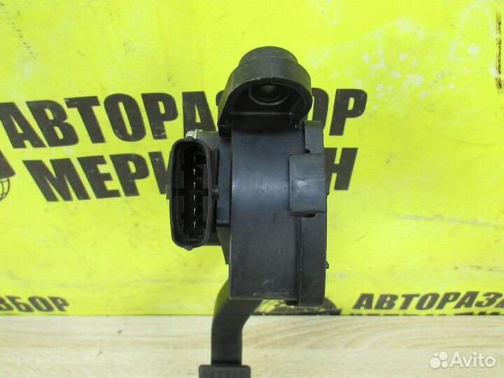 Hyundai Solaris Педаль газа