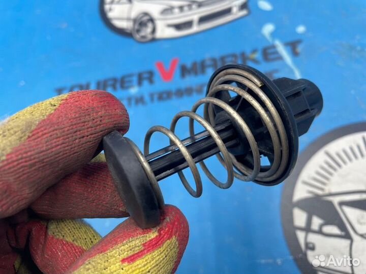 Отбойник капота Mercedes-Benz C-Class WDD205