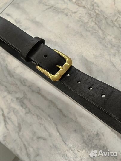 Мужской кожаный ремень черный