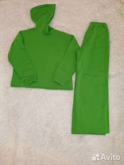 Спортивный костюм жен. 46 48 новый на тонком флисе