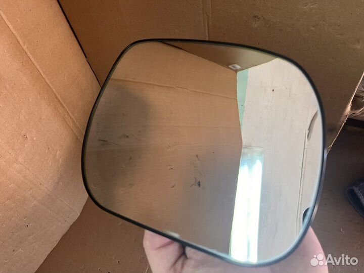 Зеркальный элемент правого зеркала Toyota RAV4 30