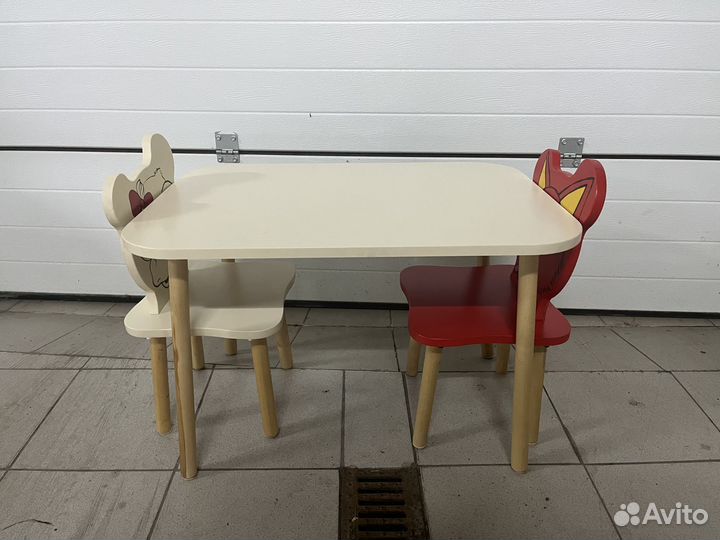 Детский стол и стульчики