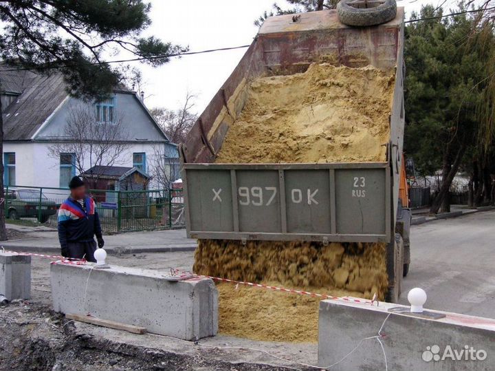Песок строительный в наличии с доставкой