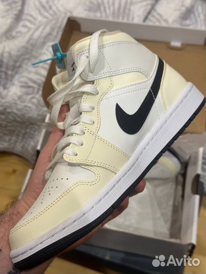 Кроссовки Jordan 1 Mid Coconut Milk оригинал