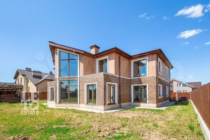 Дом 408 м² на участке 10 сот.