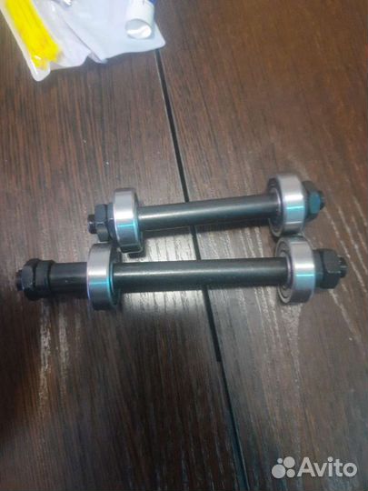 Оси на промышленых подшипниках