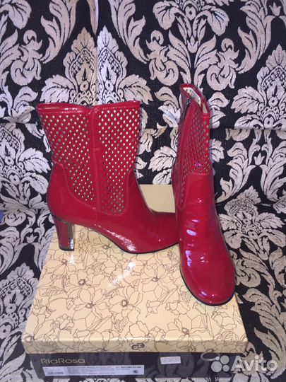 Ботинки новые нат. Лаковая кожа 40 р