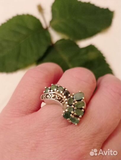 Серебряное кольцо с изумрудами