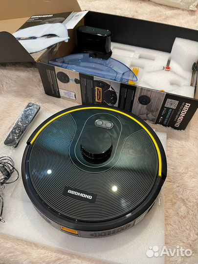 Робот-пылесос Redmond RV-R670S