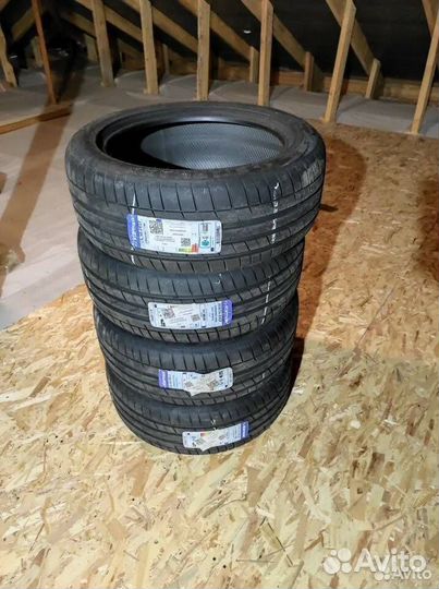 Starmaxx Ultrasport ST760 215/50 R17