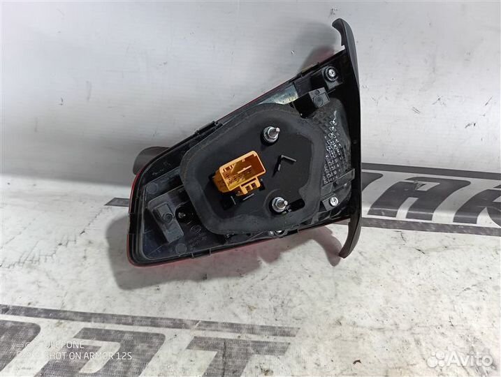 Фонарь внутренний задний левый Volkswagen Passat