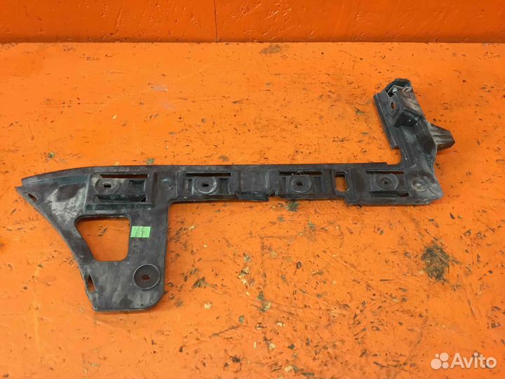 Кронштейн крепления бампера заднего Volkswagen Passat